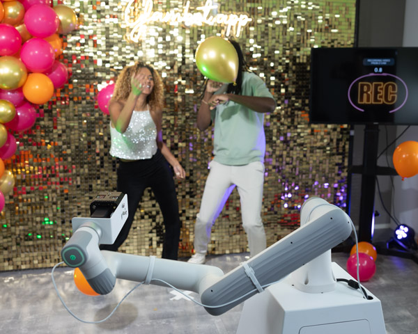 Glambot-Robot-Arm-GlambotApp-1